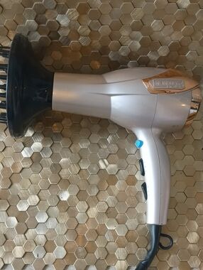 Professional Women’s Hair Dryer with Diffuser — Silver
